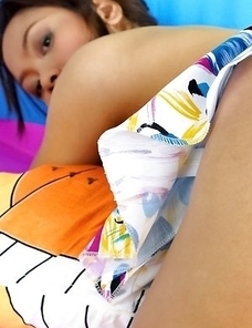 Adorable babe Nuri Mitta spreading her hairy cunt
