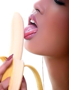 Asian superstar Farah enjoy with bananas