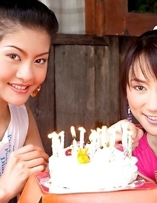 Two Asian lesbian Mona And Mind have fun each other with double dildo