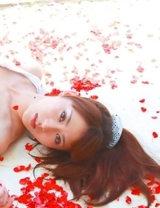 Saki Yamaguchi spoils leering body in water with petals