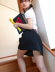 Kana Yuuki shows cunt in panty under skirt at the office