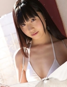 Hijiri Sachi in shorts and bra enjoys sun on her curves