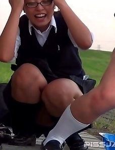 Japanese Piss Fetish Videos - Girls Pissing - School Girl Pissers