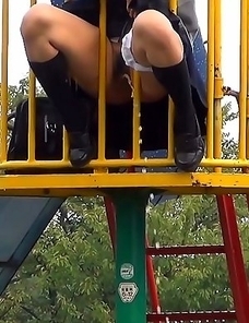 Japanese Piss Fetish Videos - Girls Pissing - Yellow Fun What A Splash