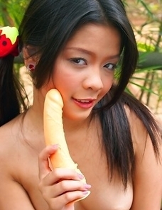 Check out cute Pang Piyatida as she is enjoying herself on the balcony. Lovely babe is surrounded by her painting tools and other small things that sh