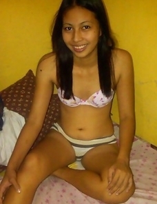 Horny Filipina strips naked for her lover