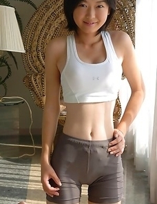 Noriko Kijima with huge knockers loves sun on her skin
