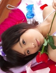 Yuzuki Hashimoto with hot body in bath suit offers flowers