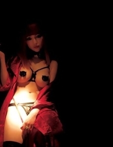 Neo babe with firm big boobs in kinky bra is club dancer