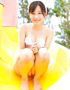 Mikako Horikawa spends time at the sea to show sexy curves