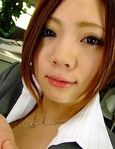 Iroha Kawashima pleases her boss