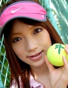 Nazuna Otoi shows off outdoors