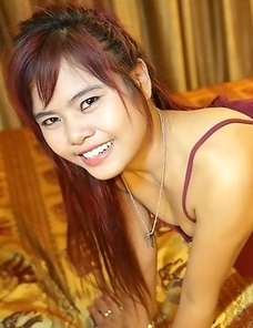 19 year old Thai babe Mam pleases white tourist in hotel suite
