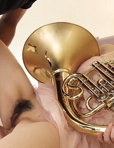 A fan fucks Kanako Iioka with his fingers while playing the horn