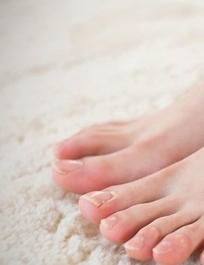 Natsuki Yokoyama sucking on her toes and sniffing in between this, that's wild