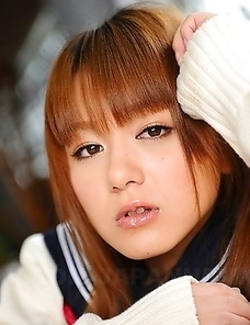 Rui Natsukawa showing off her body