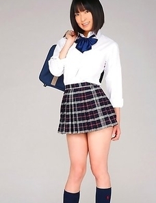 An Mashiro shows nasty behind under school uniform skirt