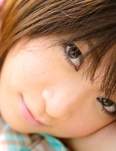 Mayu Kamiya takes juicy titties out of bra to enjoy sun