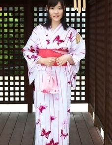 Airi Sakuragi raises geisha outfit to show her sexy legs