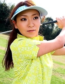 Sexy Erika Hiramatsu playing golf
