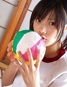 Cute Airi Sakuragi inspires us with teen body in innocent clothes