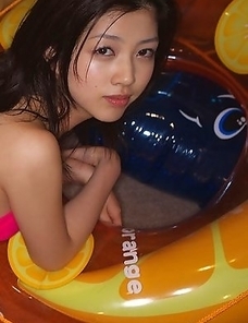 Azusa Togashi shows very appetizing curvesin pink lingerie