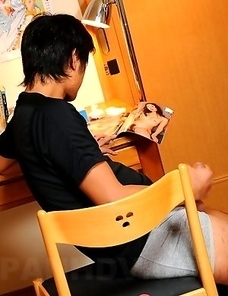 Teen Emiko Koike teases on the bed