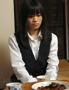 Mai Shimizu has the pussy licked and rubbed