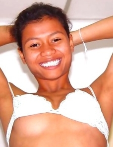 Naughty Filipina strips and takes a shower