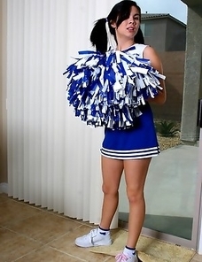 Mistress Mia Lynn is impersonating a very sexy cheerleader with the hot uniform and even with the pom-poms!