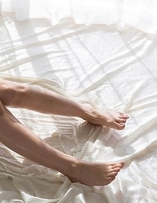 Two babes Kisaragi Juri and Shinosaki Kotomi are masturbating their muffs on cam