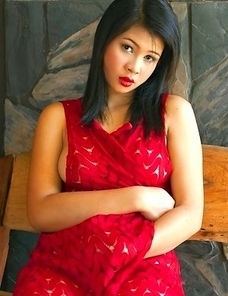 Check out this amazing video and enjoy watching alluring Hunju Sung as she poses for your eyes.
