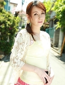 Asian Chika Sasaki in pink and yellow outfit