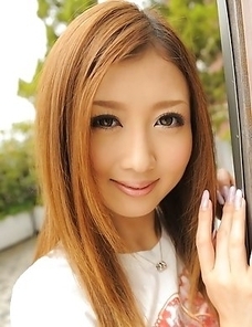 Uta Kohaku pinches her tities