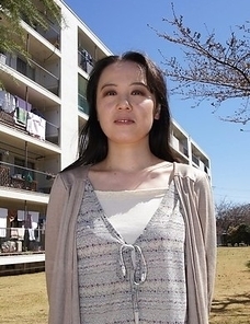 Junko Nishimura is an Asian lady presenting