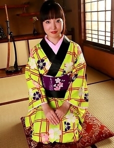 Super hot gal showing her naturals