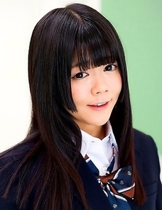 Young schoolgirl Shinjo Nozomi show her nice ass